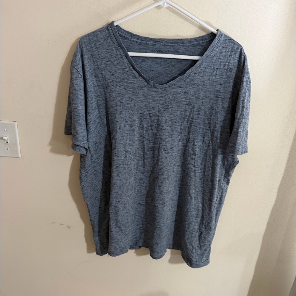 Banana Republic size XL Casual Gray V-Neck T-Shirt